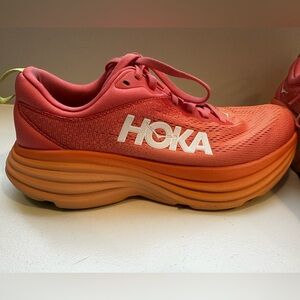 Hoka One One Bondi 8 in Coral/Papaya, 7.5 B